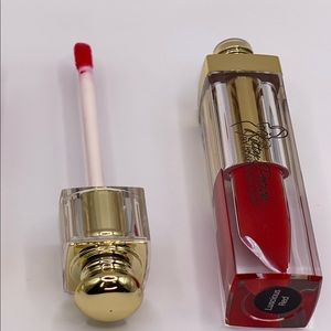 Red Lippie, smooth’ moisturizing & long lasting!